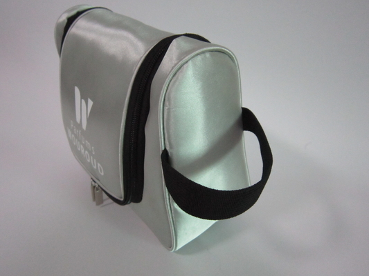 Серебряная водоустойчивая сумка организатора гигиенической косметикаи смертной казни через повешение с карманом сетки
